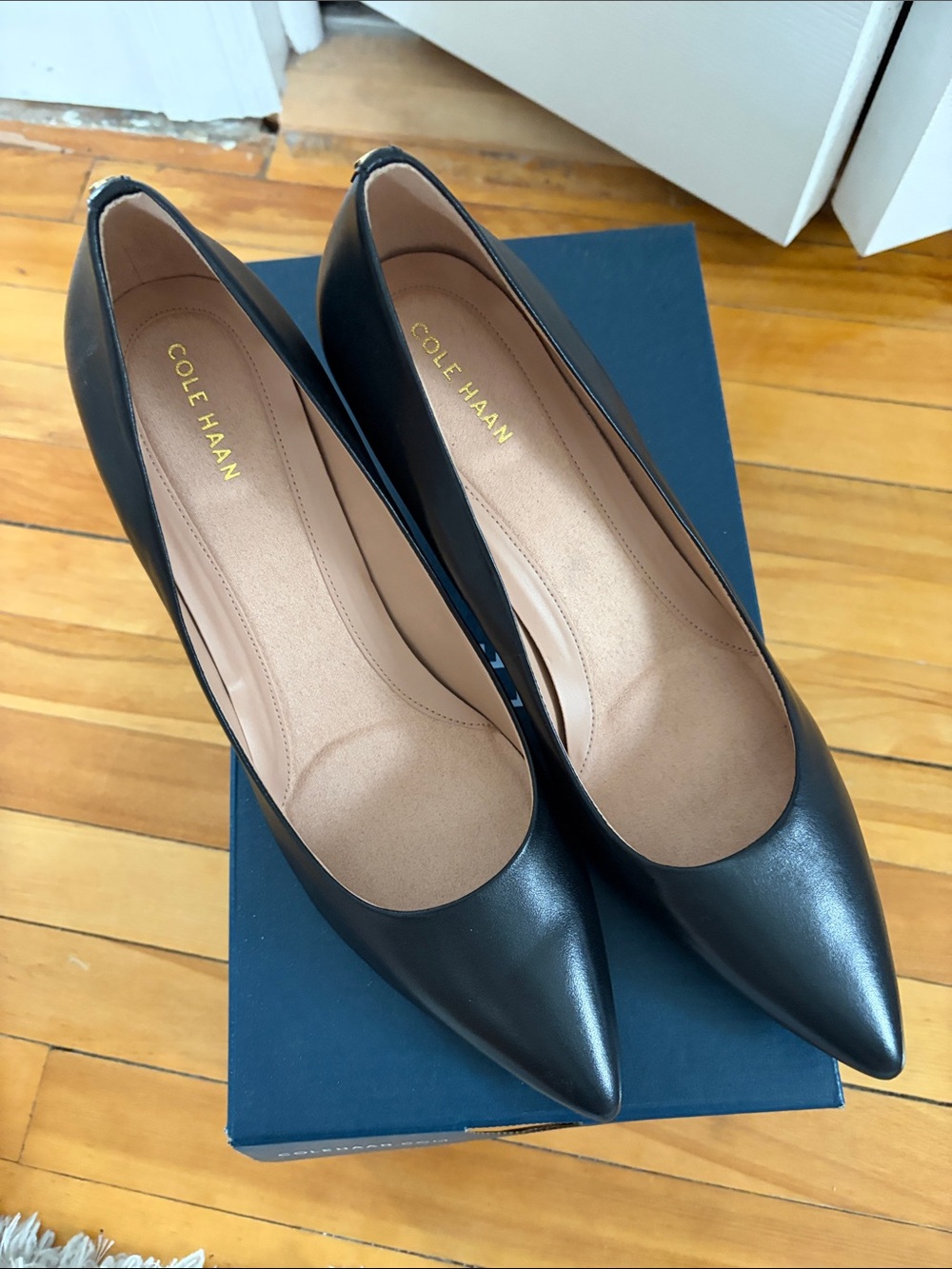 Cole Haan Black GOTO Park Pump Leather w/Pointed Toe - Picture 3 of 6